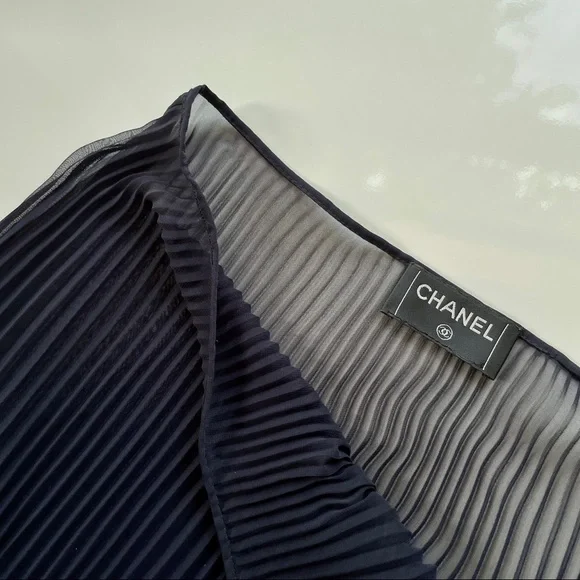 🌟SOLD🌟 Vintage Chanel Silk Skirt Set - Picture 10 of 12